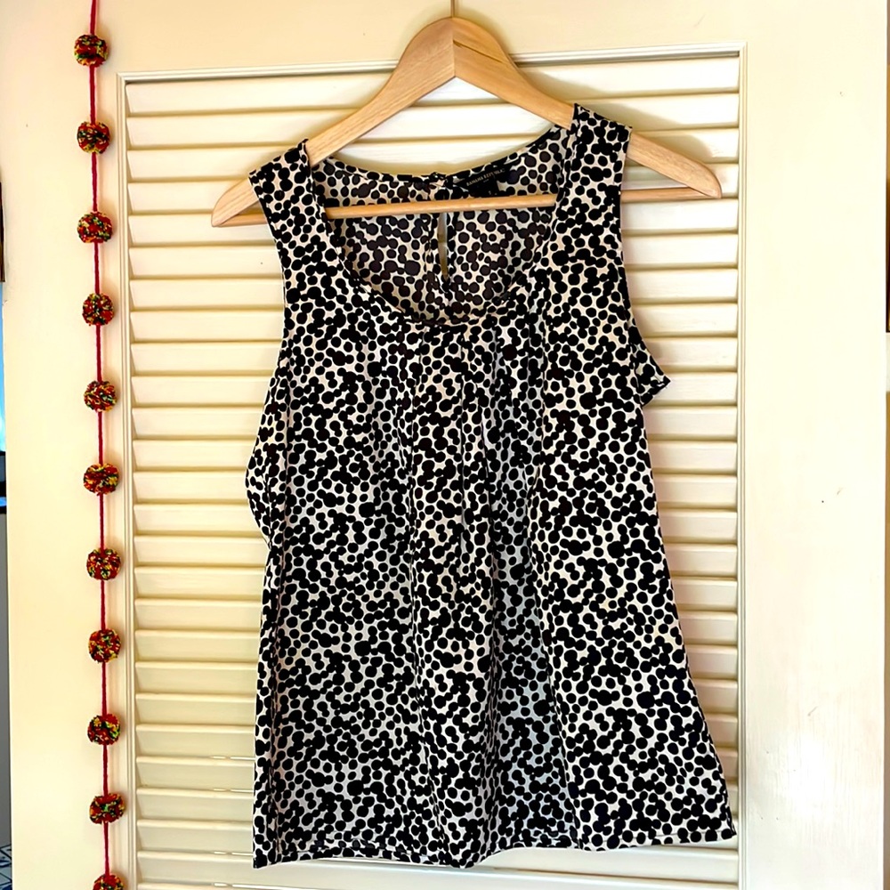 Banana Republic white and black spot silky tank top. Size small.